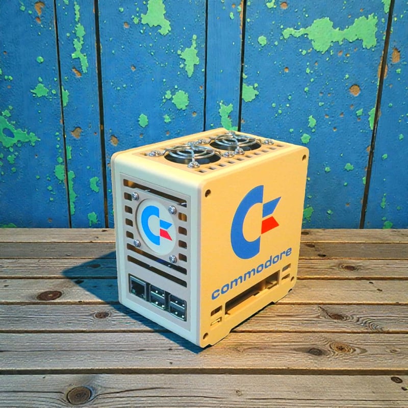 Raspberry Pi Desktop Case (Commodore) Raspberry Pi Desktop Case (Commodore)